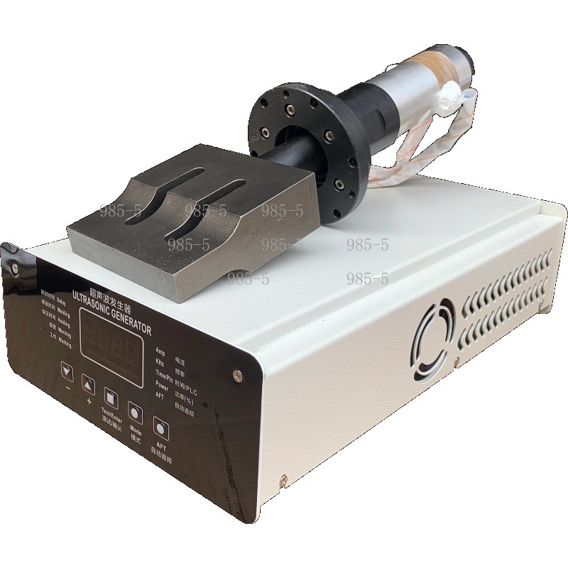 Welding Tools In Workshop - Przenośne narzędzie do spawania ultradźwiękowego plastiku
